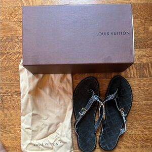 Luis Vuitton Black Monogram Embossed Rubber Flip Flop Sandals Size 41